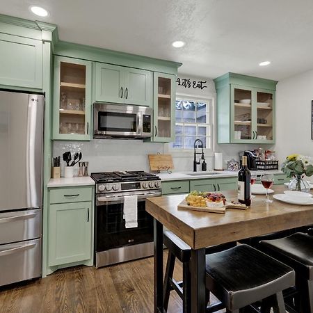 Southern Charm - Near Main With Hot Tub Fredericksburg Exterior foto