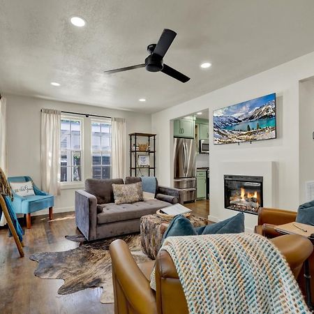 Southern Charm - Near Main With Hot Tub Fredericksburg Exterior foto