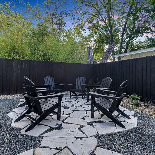 Southern Charm - Near Main With Hot Tub Fredericksburg Exterior foto