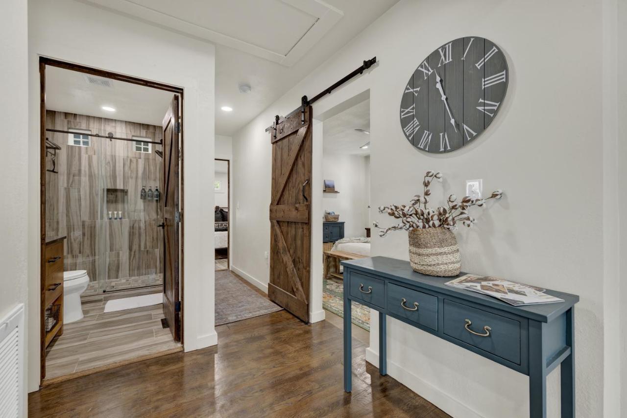 Southern Charm - Near Main With Hot Tub Fredericksburg Exterior foto
